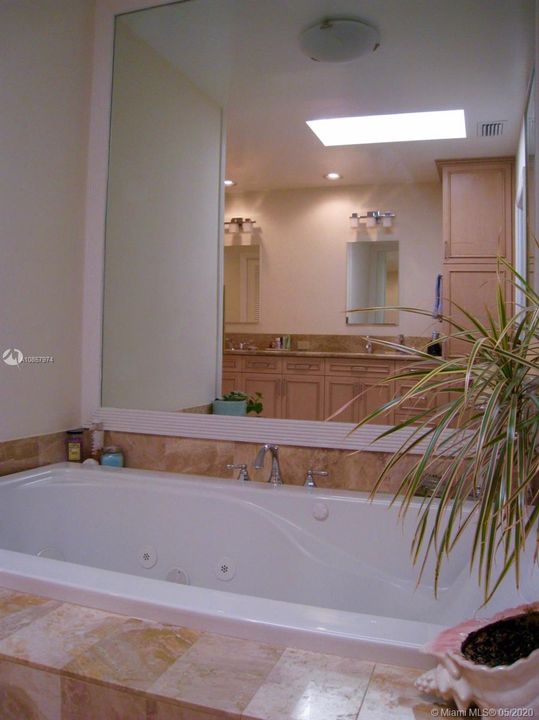 Recently Rented: $5,990 (4 beds, 2 baths, 2853 Square Feet)