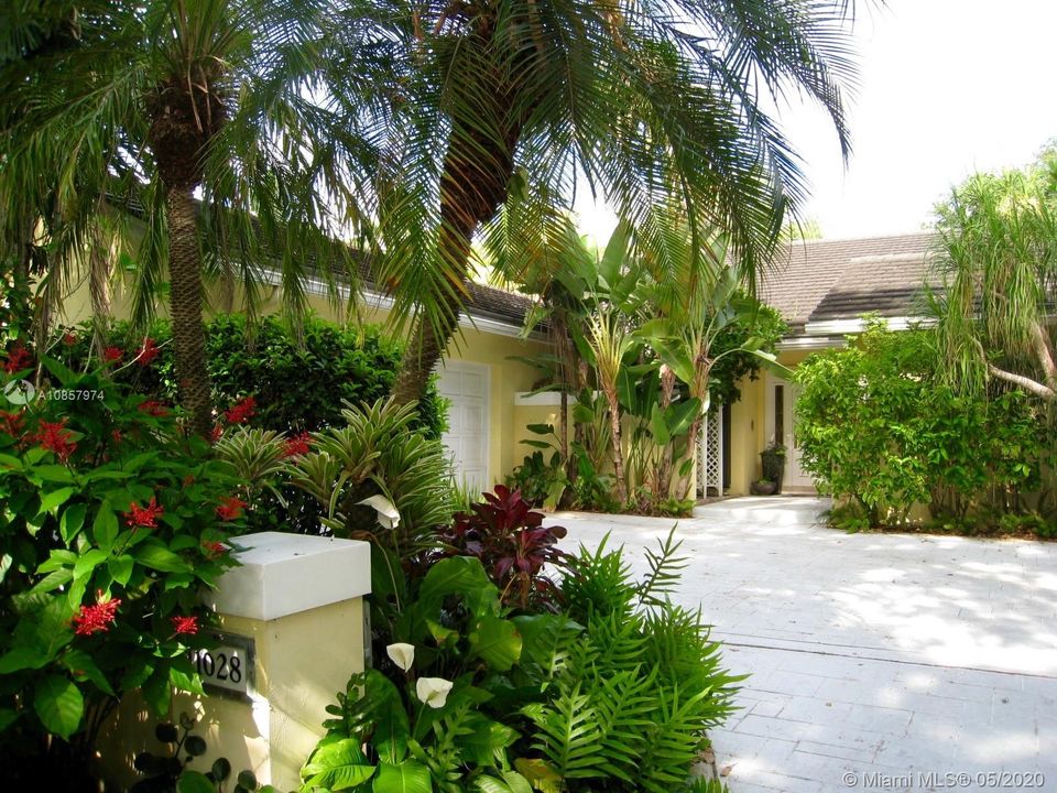 Recently Rented: $5,990 (4 beds, 2 baths, 2853 Square Feet)