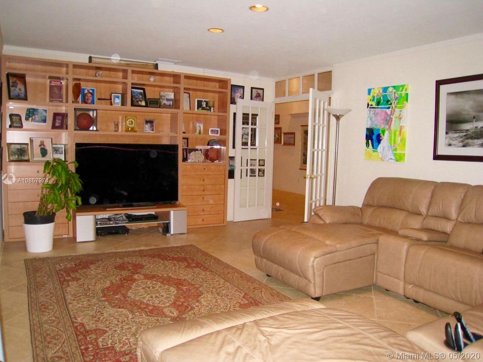 Recently Rented: $5,990 (4 beds, 2 baths, 2853 Square Feet)