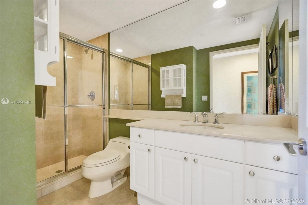 最近售出: $1,798,000 (4 贝兹, 4 浴室, 3420 平方英尺)