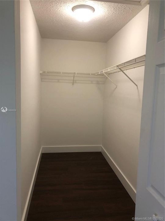 Recently Sold: $439,999 (3 beds, 2 baths, 1676 Square Feet)