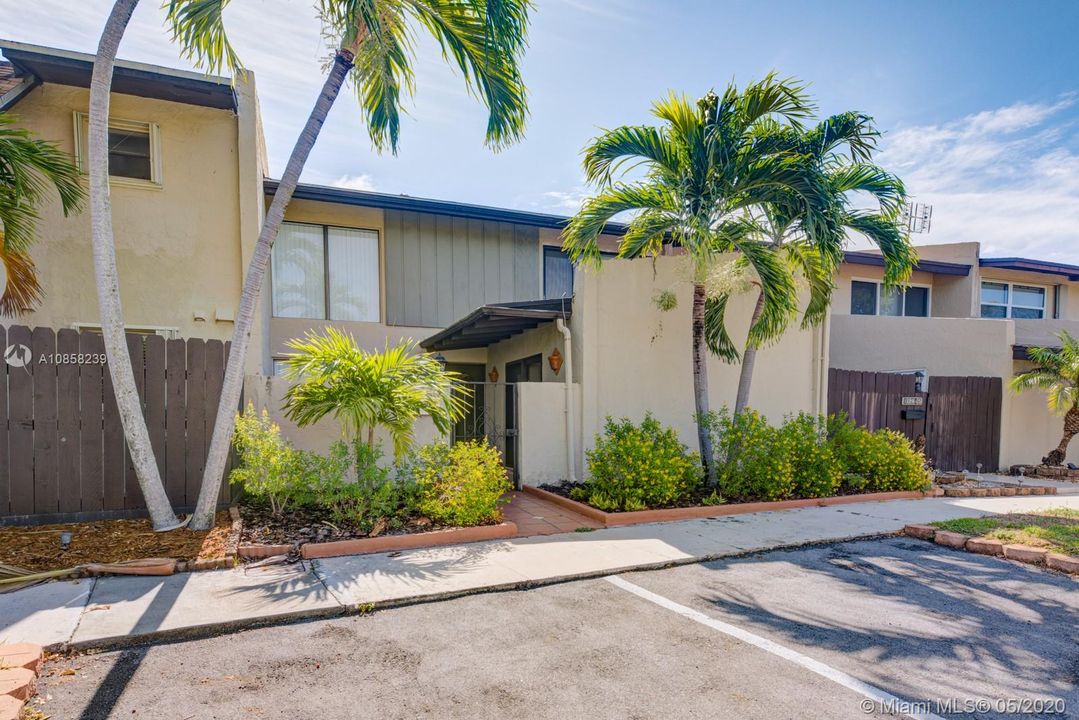 Recently Rented: $1,950 (3 beds, 2 baths, 1378 Square Feet)