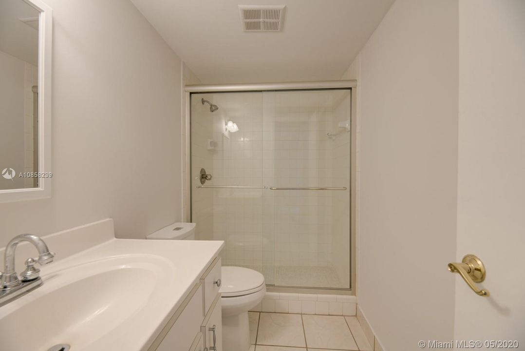 Recently Rented: $1,950 (3 beds, 2 baths, 1378 Square Feet)