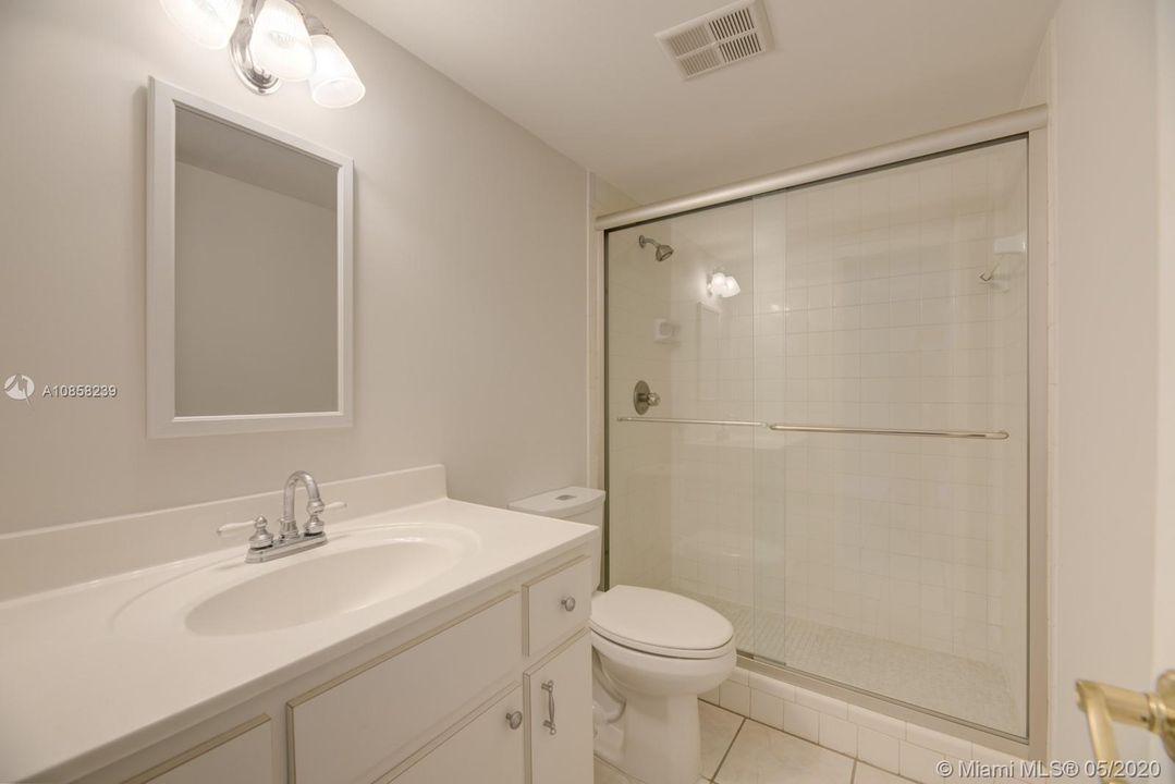 Recently Rented: $1,950 (3 beds, 2 baths, 1378 Square Feet)