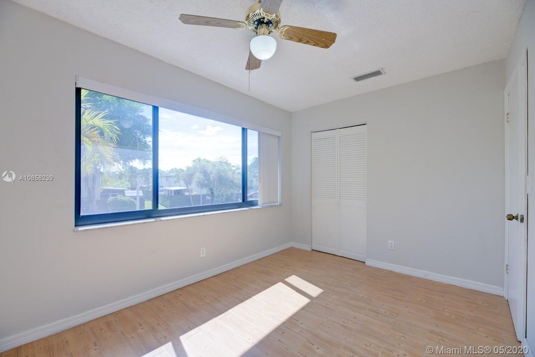 Recently Rented: $1,950 (3 beds, 2 baths, 1378 Square Feet)