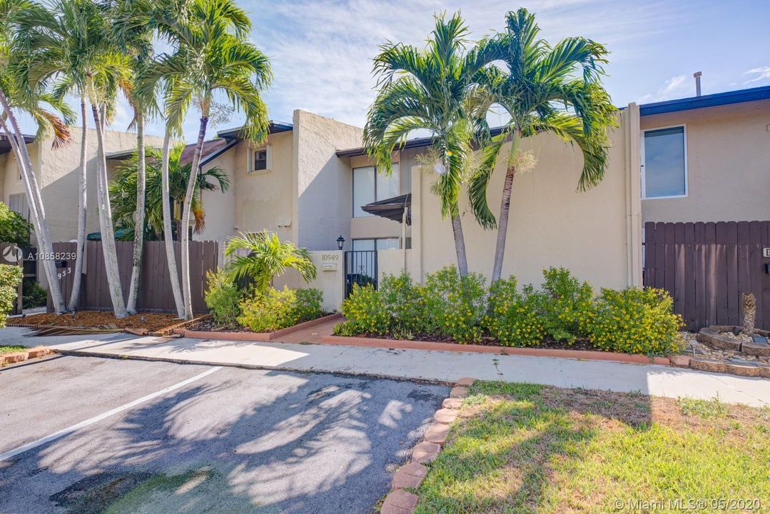 Recently Rented: $1,950 (3 beds, 2 baths, 1378 Square Feet)