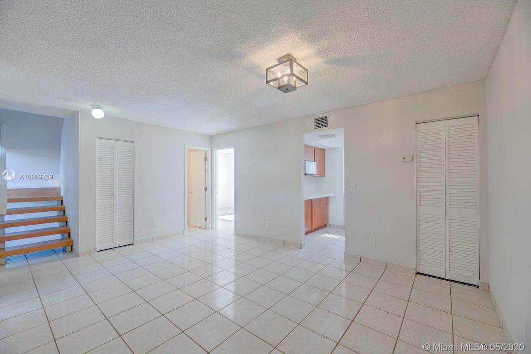 Recently Rented: $1,950 (3 beds, 2 baths, 1378 Square Feet)