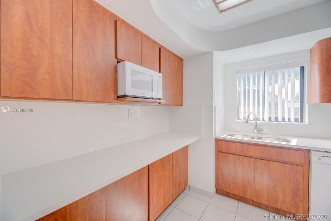 Recently Rented: $1,950 (3 beds, 2 baths, 1378 Square Feet)