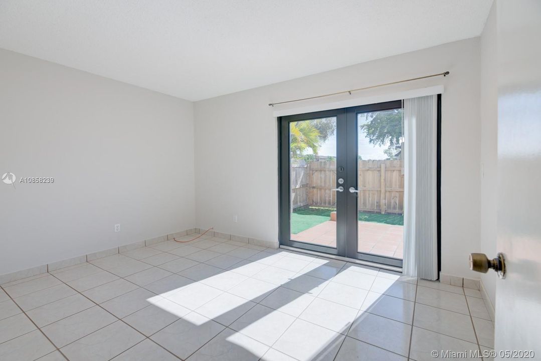 Recently Rented: $1,950 (3 beds, 2 baths, 1378 Square Feet)