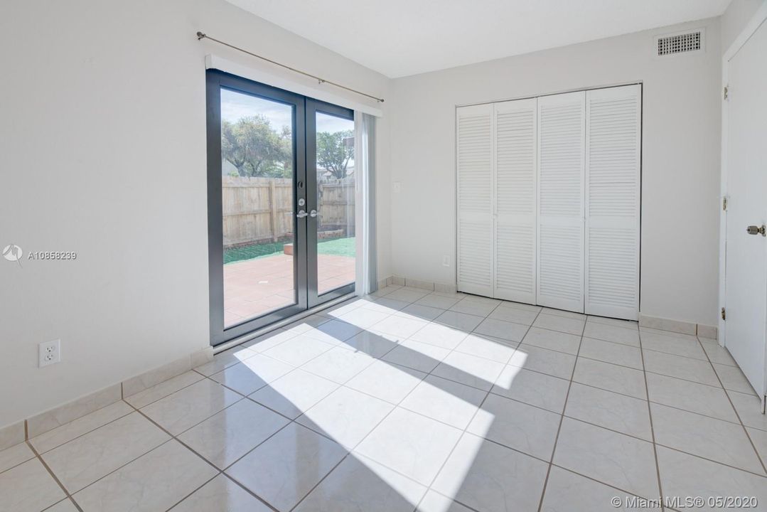 Recently Rented: $1,950 (3 beds, 2 baths, 1378 Square Feet)