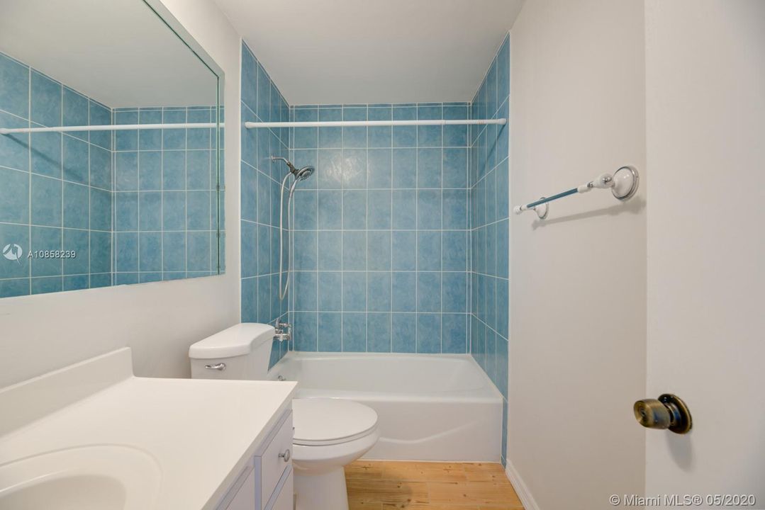 Recently Rented: $1,950 (3 beds, 2 baths, 1378 Square Feet)