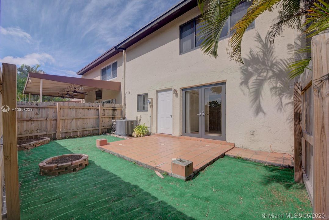 Recently Rented: $1,950 (3 beds, 2 baths, 1378 Square Feet)