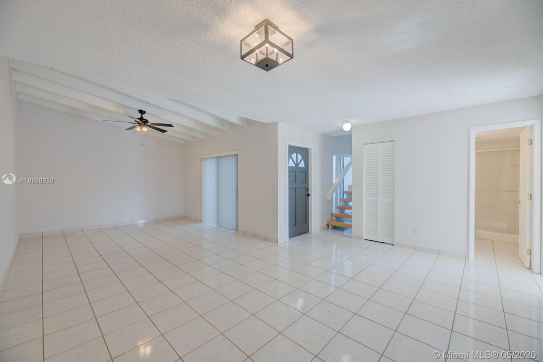 Recently Rented: $1,950 (3 beds, 2 baths, 1378 Square Feet)