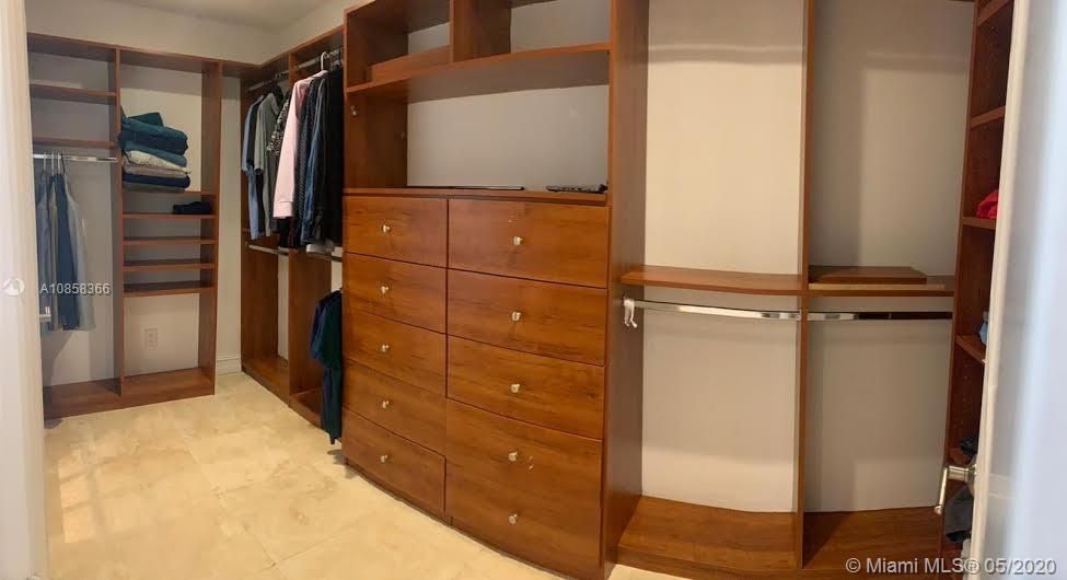 最近售出: $610,000 (3 贝兹, 2 浴室, 2062 平方英尺)