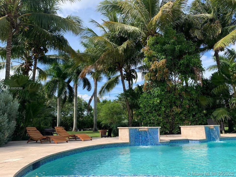 最近售出: $610,000 (3 贝兹, 2 浴室, 2062 平方英尺)