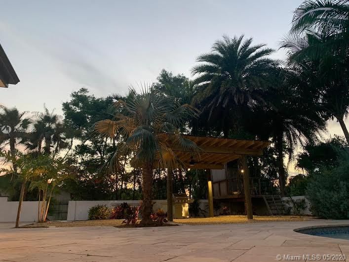 最近售出: $610,000 (3 贝兹, 2 浴室, 2062 平方英尺)