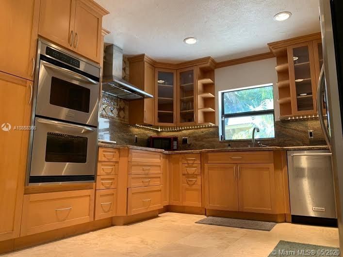 最近售出: $610,000 (3 贝兹, 2 浴室, 2062 平方英尺)