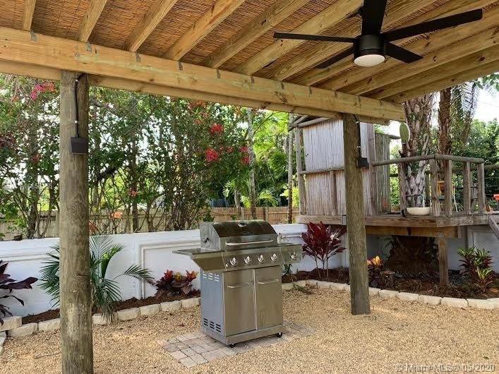 最近售出: $610,000 (3 贝兹, 2 浴室, 2062 平方英尺)