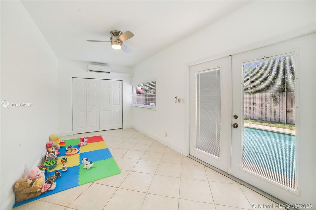 Vendido Recientemente: $424,999 (3 camas, 2 baños, 1405 Pies cuadrados)
