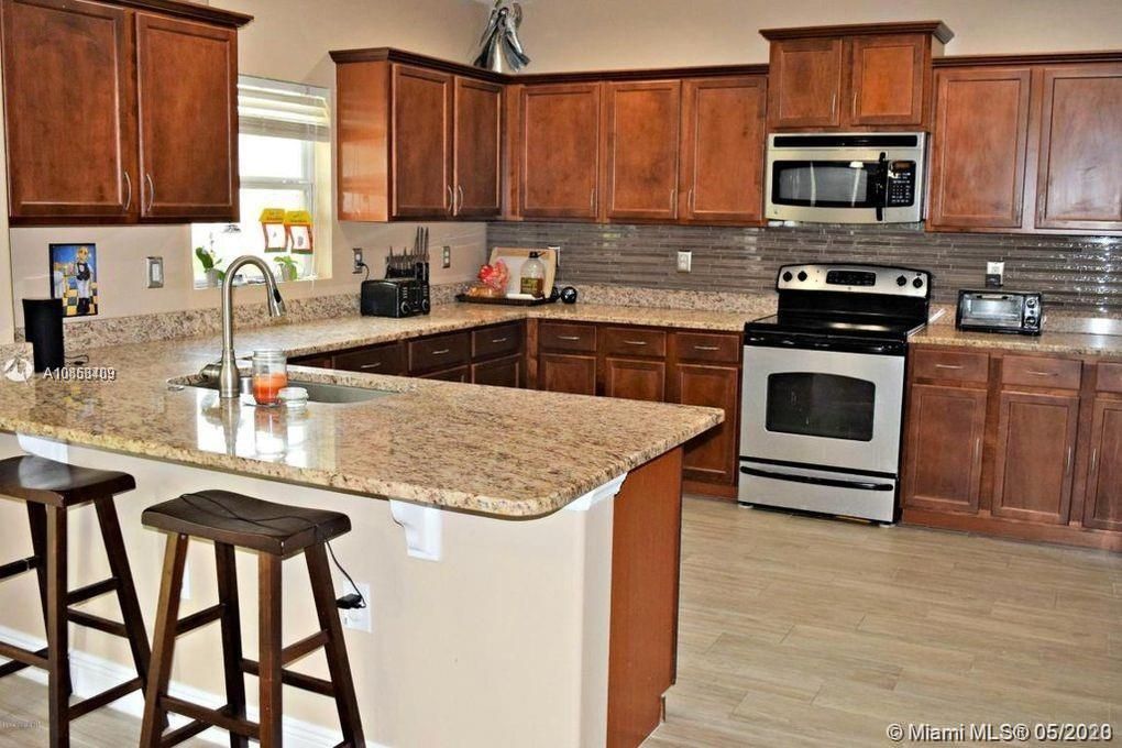 Recently Rented: $2,100 (4 beds, 3 baths, 2742 Square Feet)