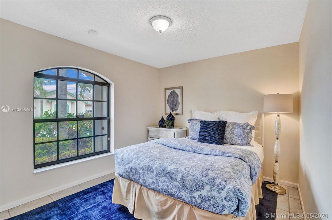 Recently Sold: $339,900 (3 beds, 2 baths, 2092 Square Feet)