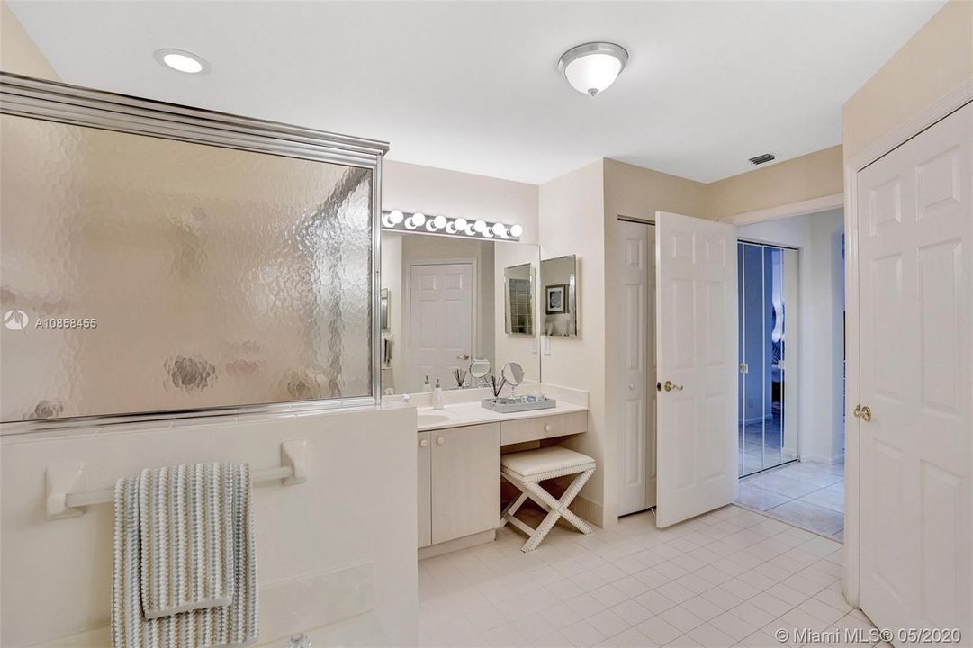 Recently Sold: $339,900 (3 beds, 2 baths, 2092 Square Feet)