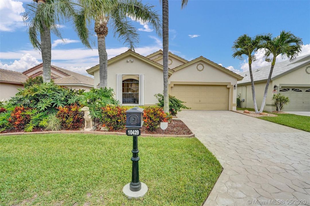 Recently Sold: $339,900 (3 beds, 2 baths, 2092 Square Feet)