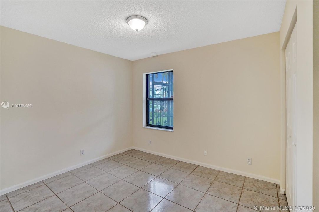 Recently Sold: $339,900 (3 beds, 2 baths, 2092 Square Feet)