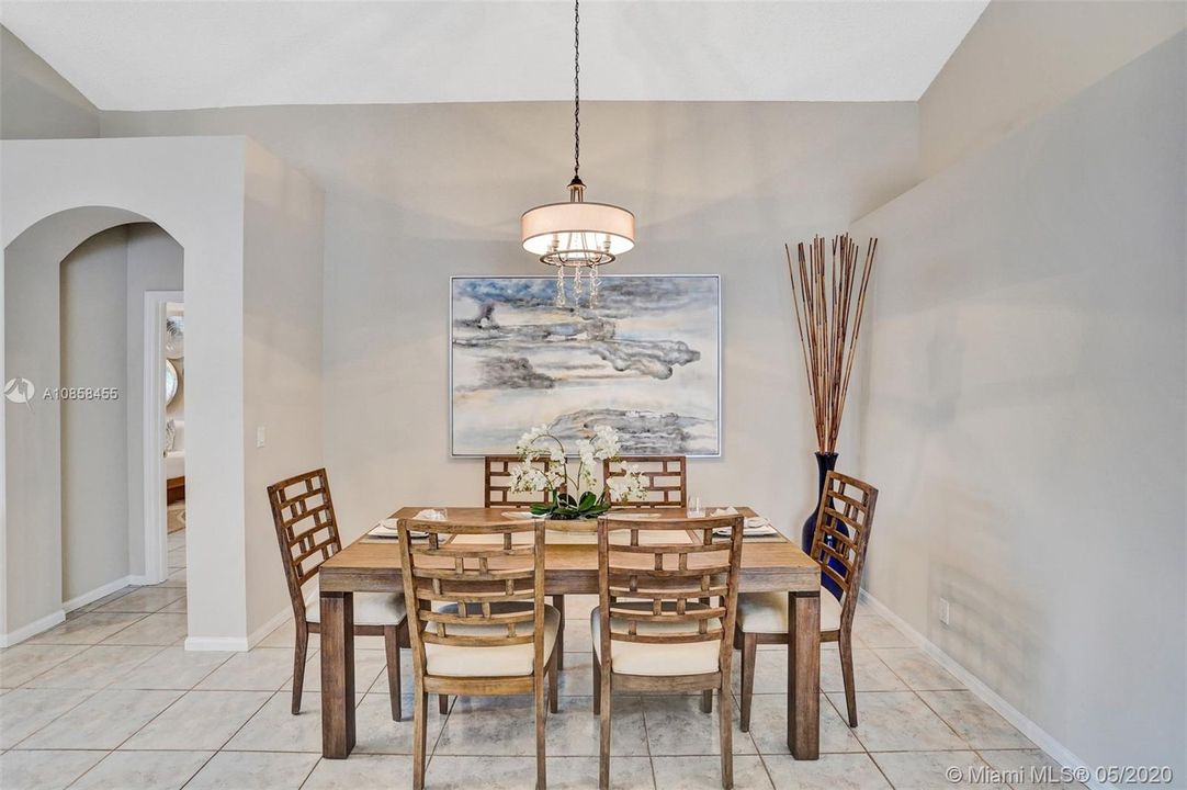 Recently Sold: $339,900 (3 beds, 2 baths, 2092 Square Feet)