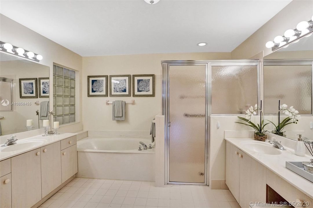 Recently Sold: $339,900 (3 beds, 2 baths, 2092 Square Feet)