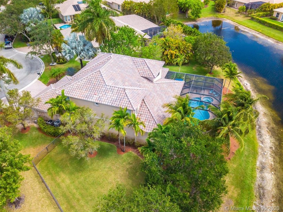 Recently Sold: $699,000 (5 beds, 4 baths, 3628 Square Feet)