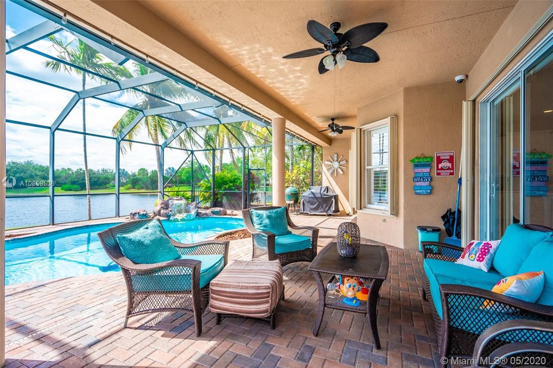 Recently Sold: $699,000 (5 beds, 4 baths, 3628 Square Feet)