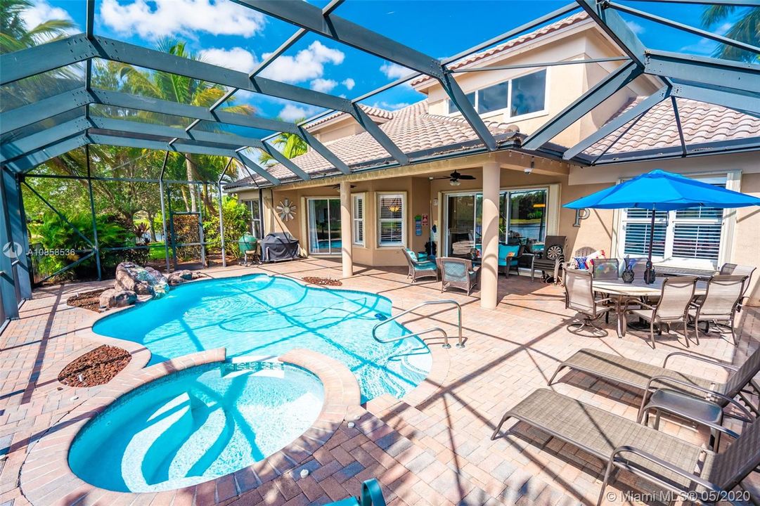 Recently Sold: $699,000 (5 beds, 4 baths, 3628 Square Feet)