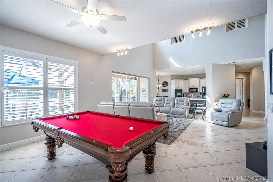 Recently Sold: $699,000 (5 beds, 4 baths, 3628 Square Feet)