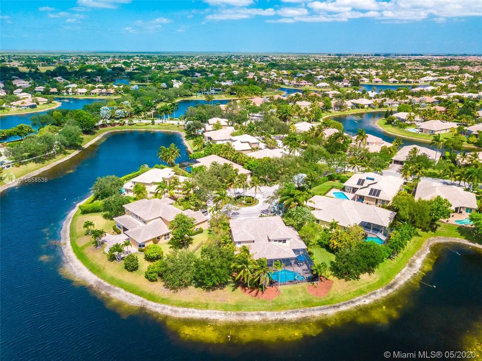Recently Sold: $699,000 (5 beds, 4 baths, 3628 Square Feet)