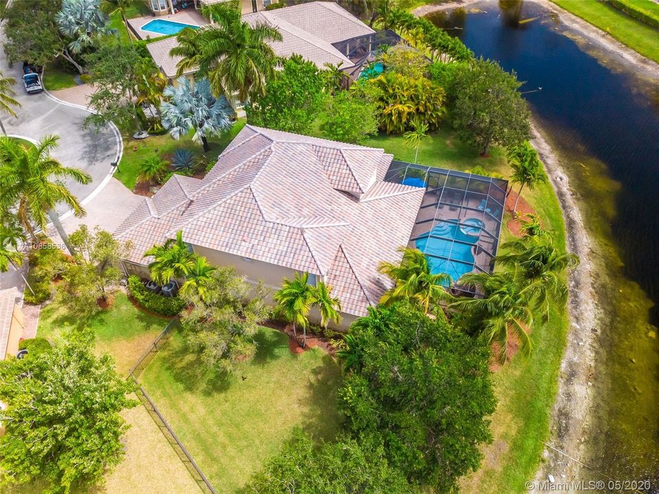 Recently Sold: $699,000 (5 beds, 4 baths, 3628 Square Feet)