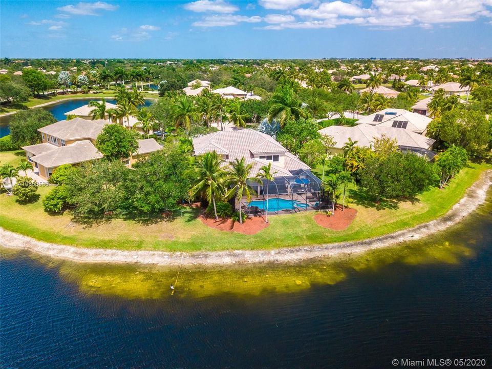 Recently Sold: $699,000 (5 beds, 4 baths, 3628 Square Feet)
