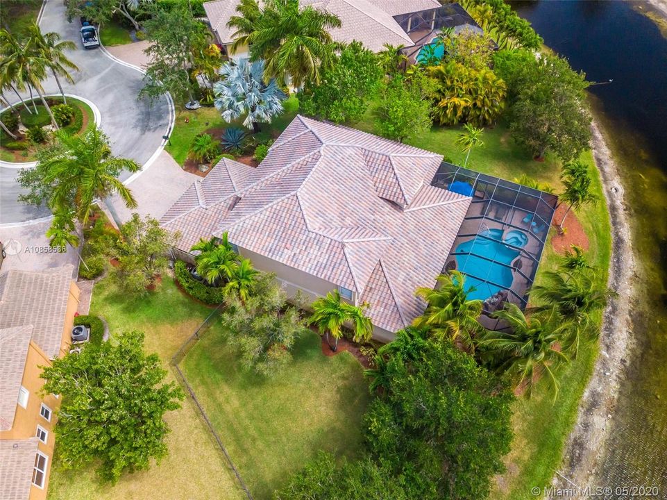Recently Sold: $699,000 (5 beds, 4 baths, 3628 Square Feet)