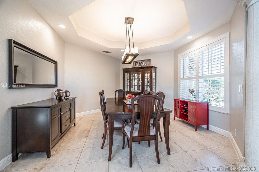 Recently Sold: $699,000 (5 beds, 4 baths, 3628 Square Feet)