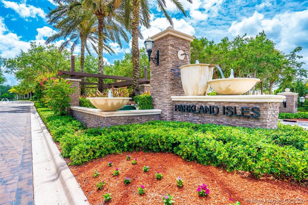 Recently Sold: $699,000 (5 beds, 4 baths, 3628 Square Feet)