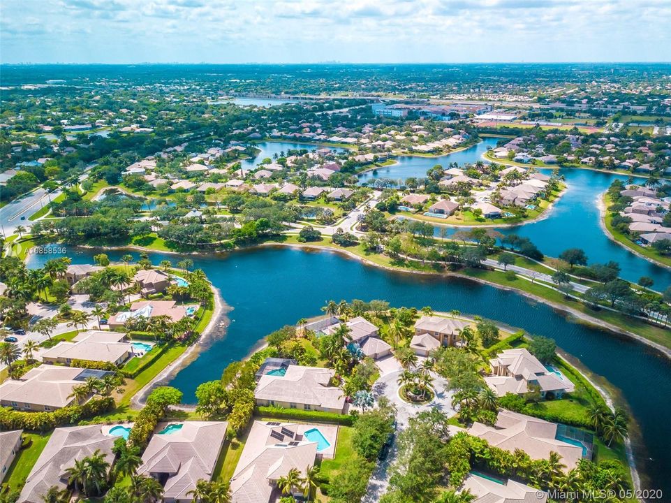 Recently Sold: $699,000 (5 beds, 4 baths, 3628 Square Feet)