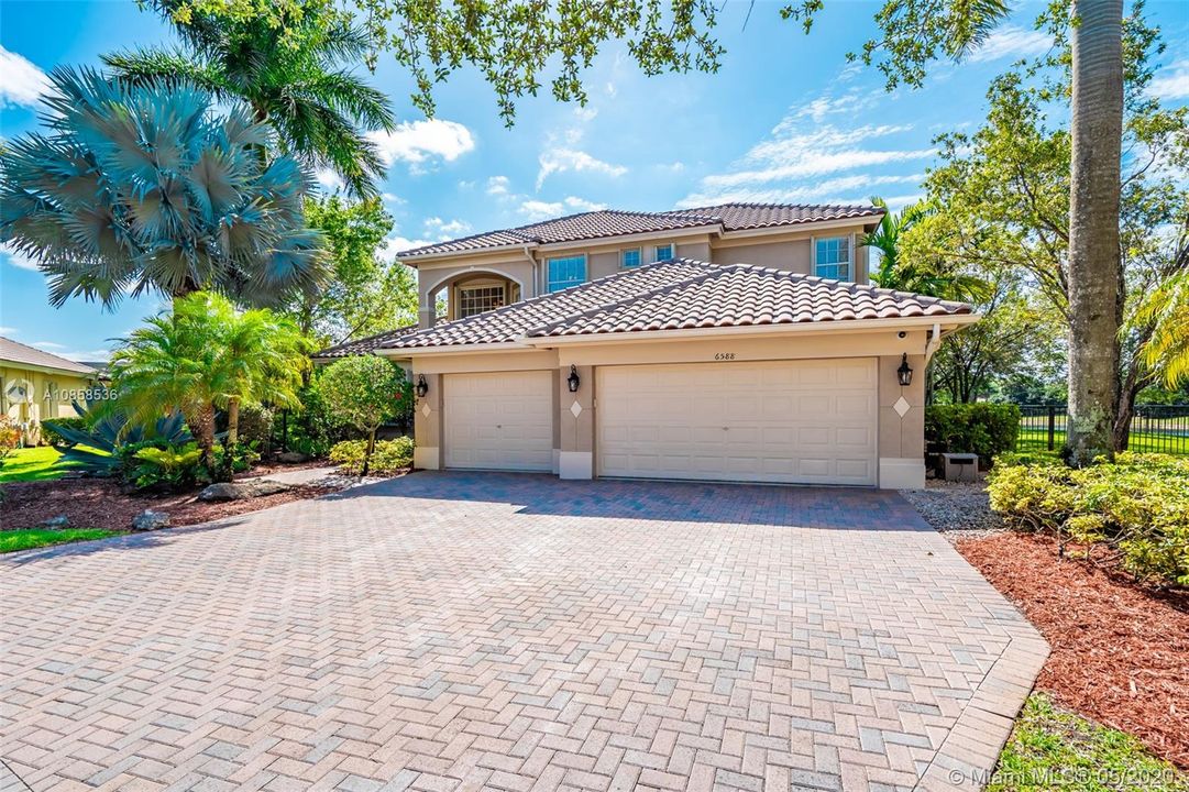 Recently Sold: $699,000 (5 beds, 4 baths, 3628 Square Feet)