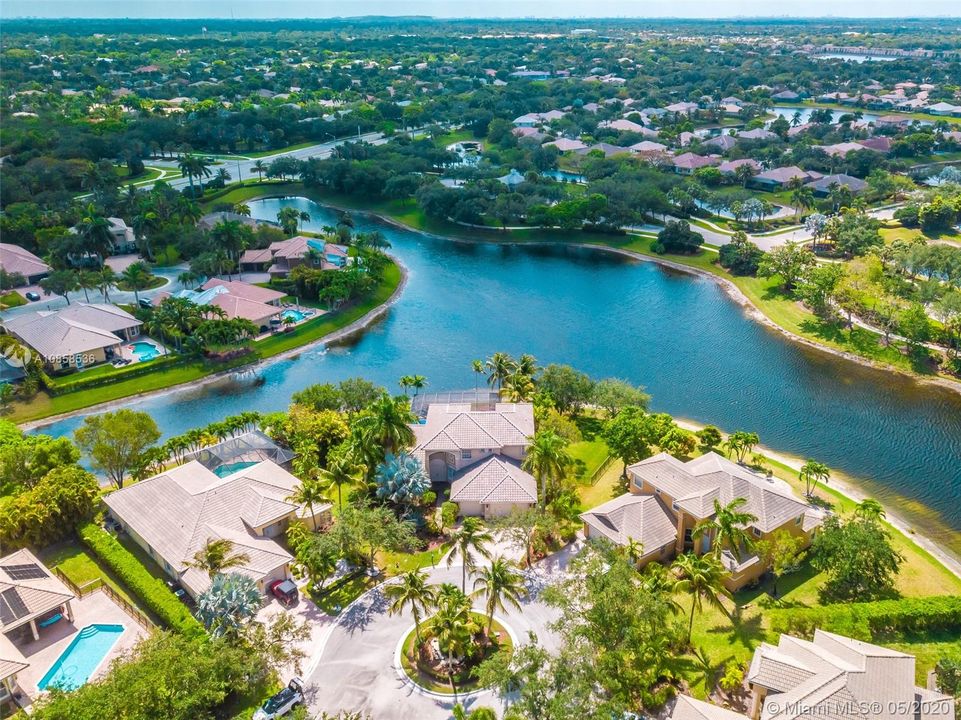 Recently Sold: $699,000 (5 beds, 4 baths, 3628 Square Feet)