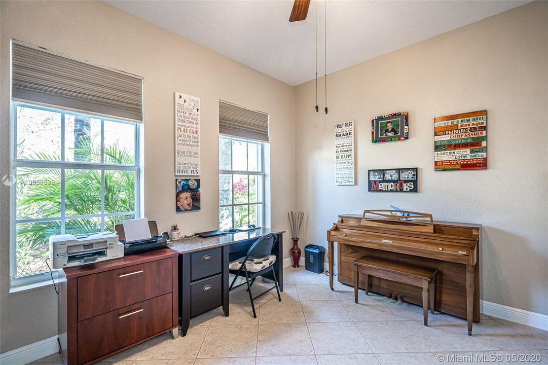 Guest Bedroom on 1st floor