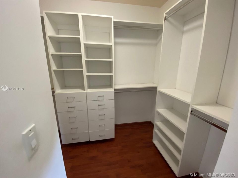 Недавно арендовано: $3,650 (6 спален, 3 ванн, 2325 Квадратных фут)