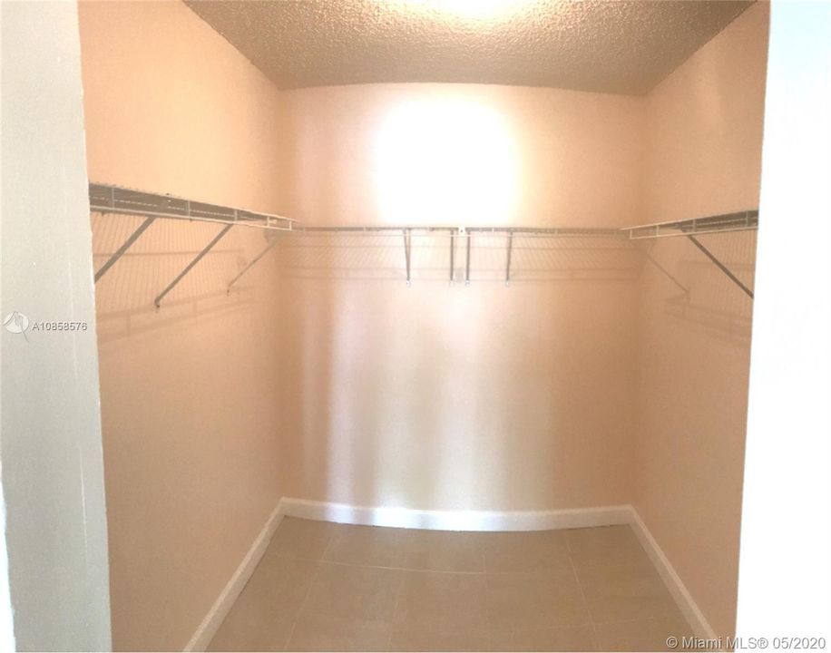 Recientemente alquilado: $1,375 (3 camas, 2 baños, 1050 Pies cuadrados)