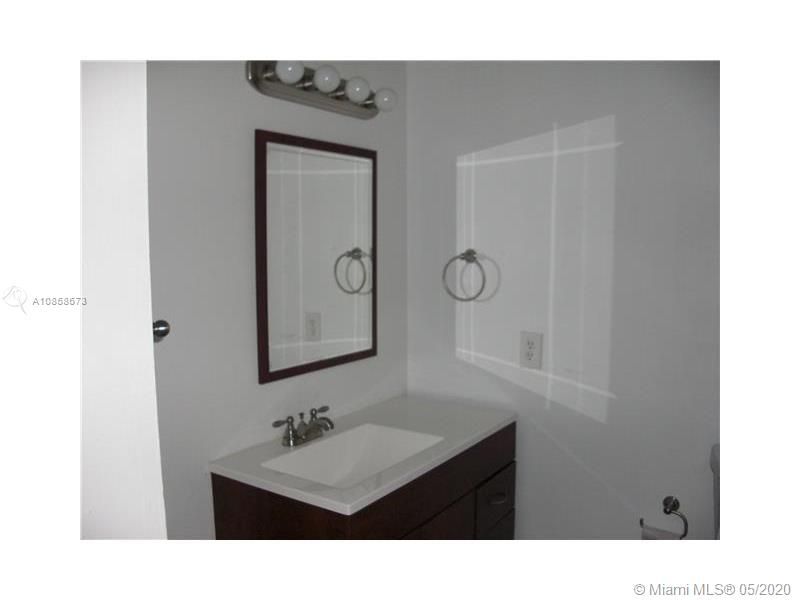 Recently Rented: $1,270 (1 beds, 1 baths, 620 Square Feet)