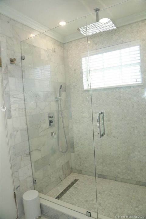 Recently Sold: $360,000 (3 beds, 2 baths, 1173 Square Feet)
