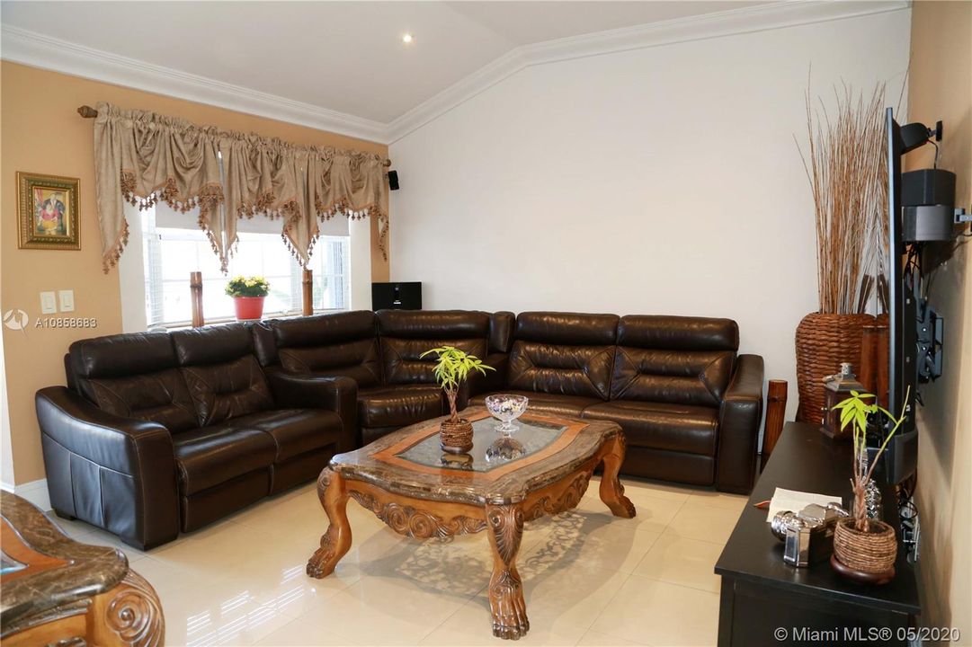 Recently Sold: $360,000 (3 beds, 2 baths, 1173 Square Feet)