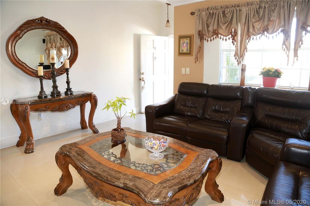 Recently Sold: $360,000 (3 beds, 2 baths, 1173 Square Feet)